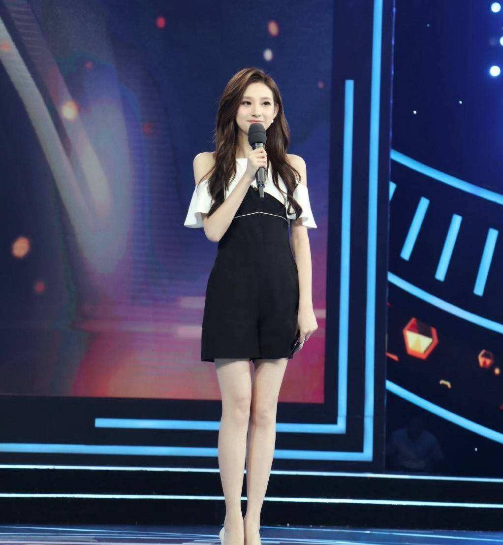 星空·综合(中国)体育网站-
天下足球玉人主持换事情？主持新节目尽显好身材！27岁只身受关注(图2)