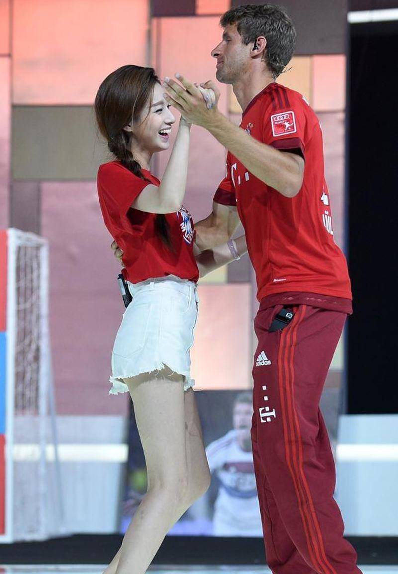 星空·综合(中国)体育网站-
天下足球玉人主持换事情？主持新节目尽显好身材！27岁只身受关注(图4)